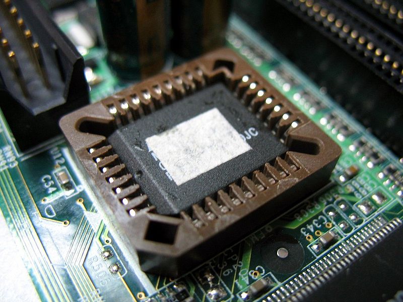 File:Socket with chip.jpg